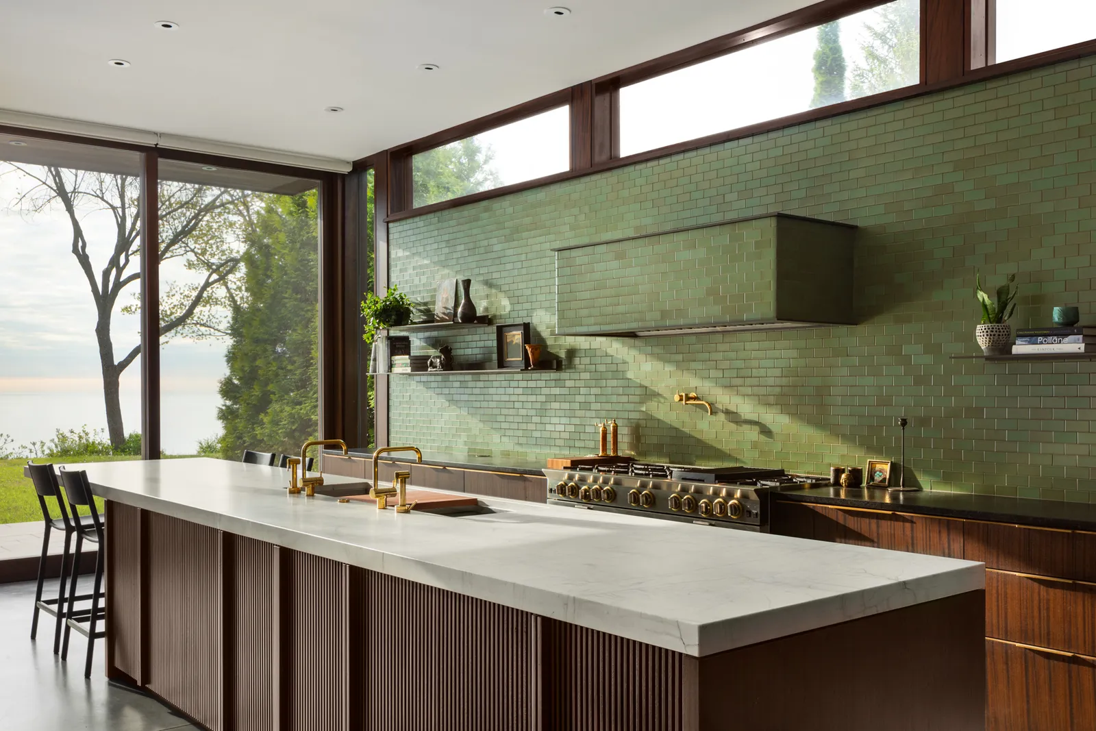 how to incorporate statement tiles in your space without overdoing it | what are statement tiles : backsplash splashback kitchen tiles