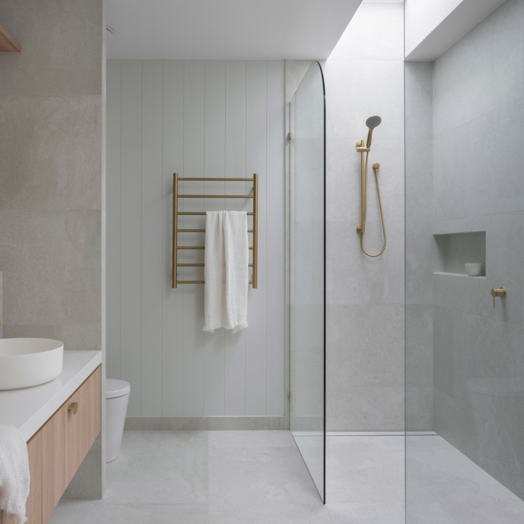 open shower vs. enclosed: which layout works for you?